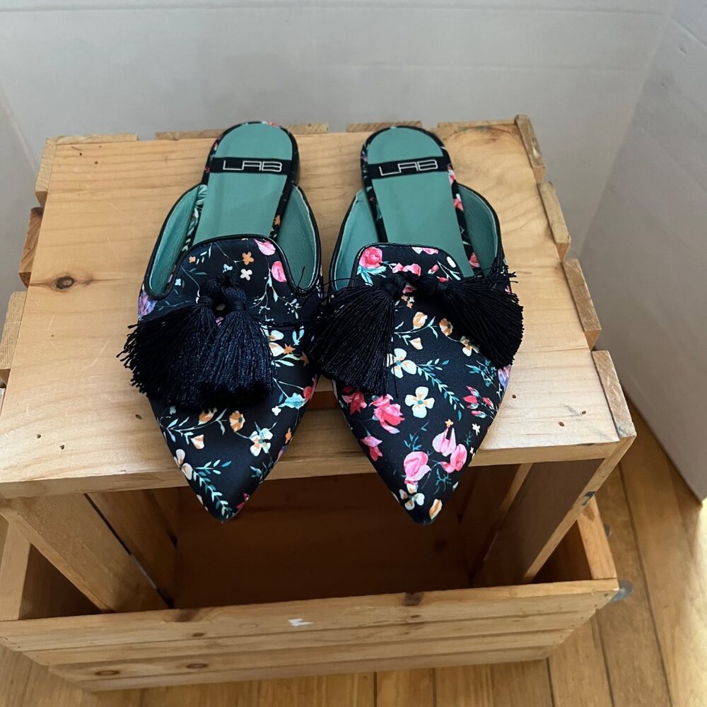 Floral Tasseled Anthropologie LAB Size 38 8 Black Pointed Toe Slides Flats Mules - Picture 2 of 15
